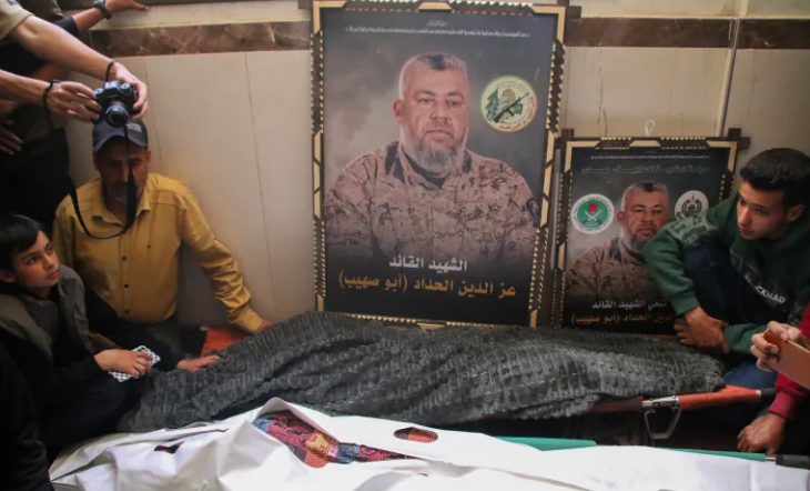 Mourners with portrait of killed Hamas commander Izzadin El Haddad