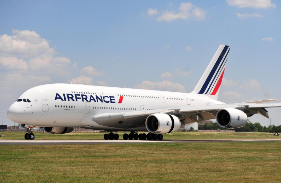 Ebola entry rules divert U.S.-bound Air France flight