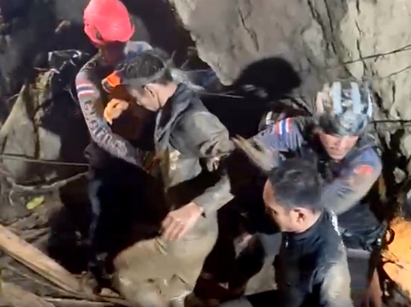 5 miners rescued from Laos cave, 2 still missing