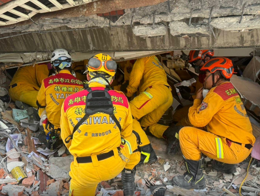 Taiwan-rocked-by-7.4-magnitude-earthquake